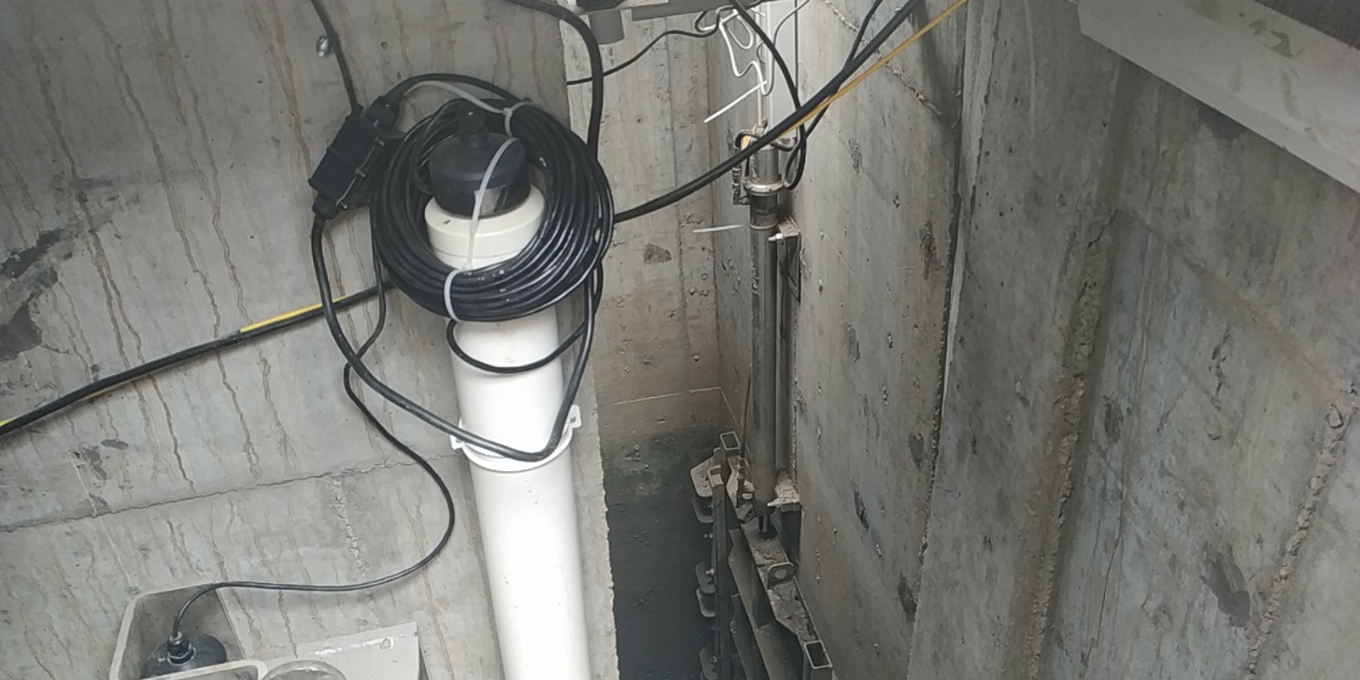 超声波液位计地下安装示意图